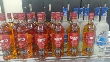 39 litres of foreign liquor seized from bags of 7 passengers of same flight
