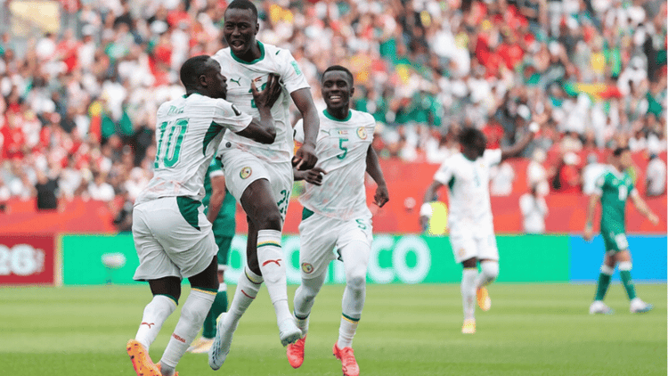 Senegal dominates 10-man Iraq, takes 3-0 lead