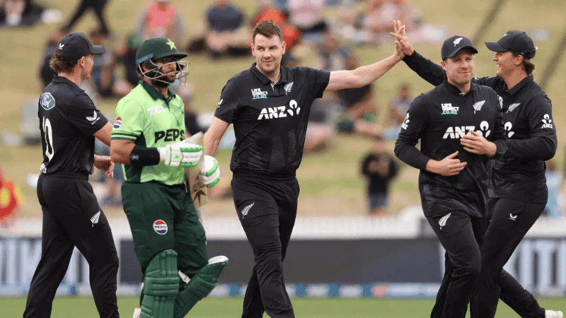 New Zealand clinches ODI series crushing Pakistan