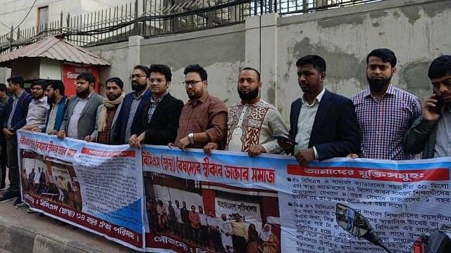 Doctors gathering at Secretariat gate to protest age limit issue