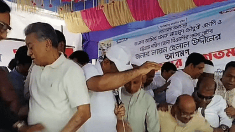 Stage collapses from crowd surge at relief distribution, finance minister unhurt