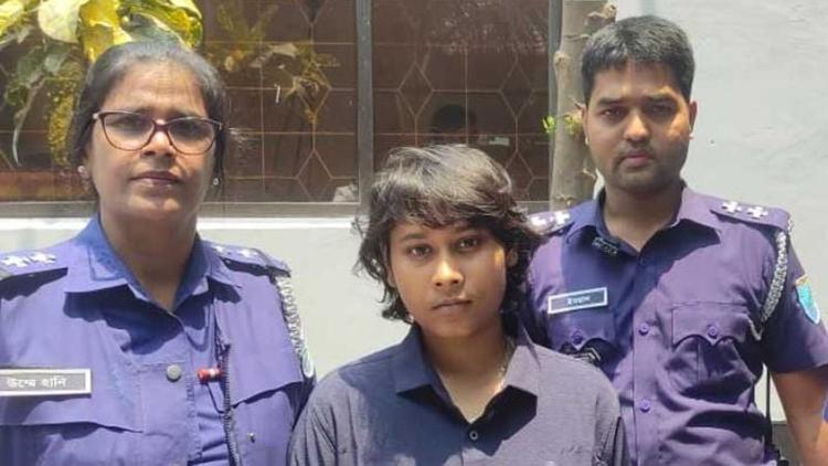 বাবাকে হত্যার পর ৯৯৯-এ ফোন, মেয়ের আত্নসমর্পণ