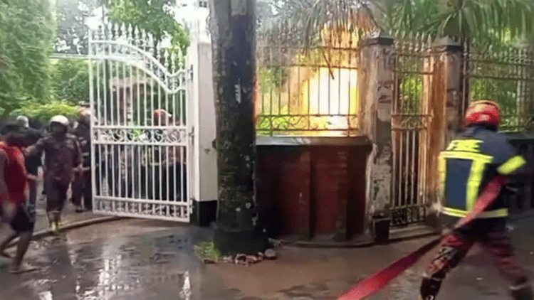 Lightning strike sparks fire outside power minister’s home in Sirajganj