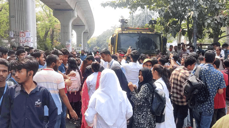 Students from 30 colleges protest violence against women at Shahbagh