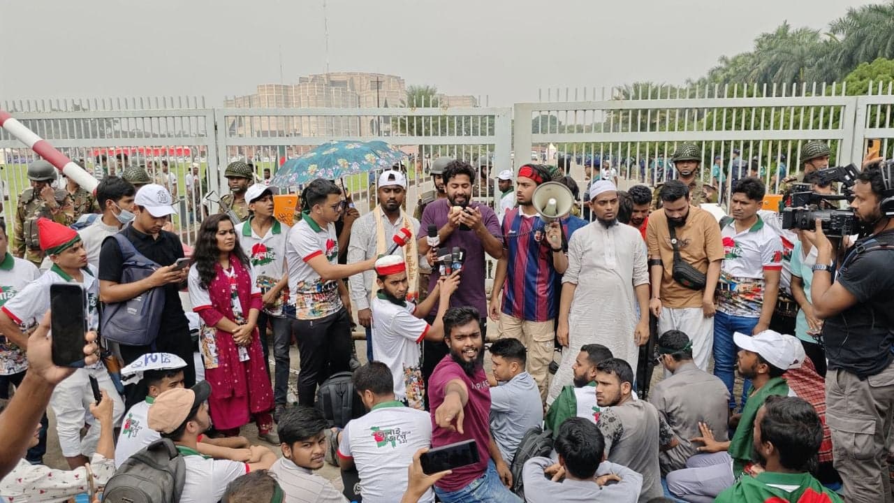 ‘July Warriors’ stage sit-in at parliament gate over 3 point demands