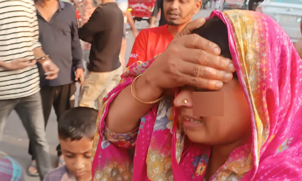 Woman hurt in crude bomb explosion in Dhaka