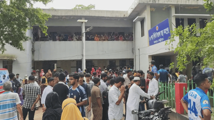 Accused beaten to death after hacking mother, 3 daughters to death in Lakshmipur