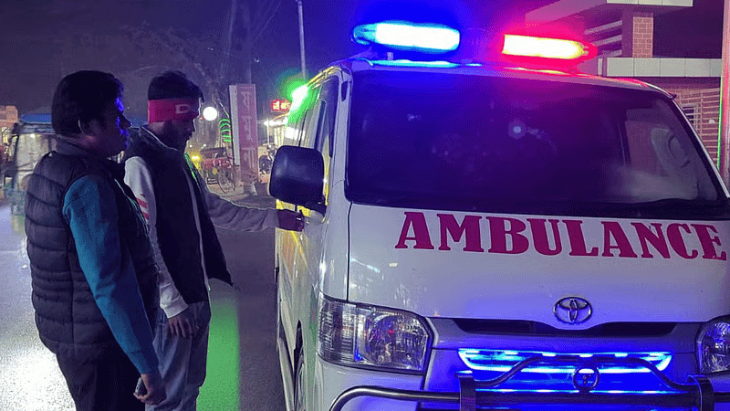 Patient dies as ambulance held up by local syndicate in Shariatpur 