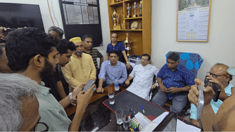 Administration to file case over attack on journalists at RU