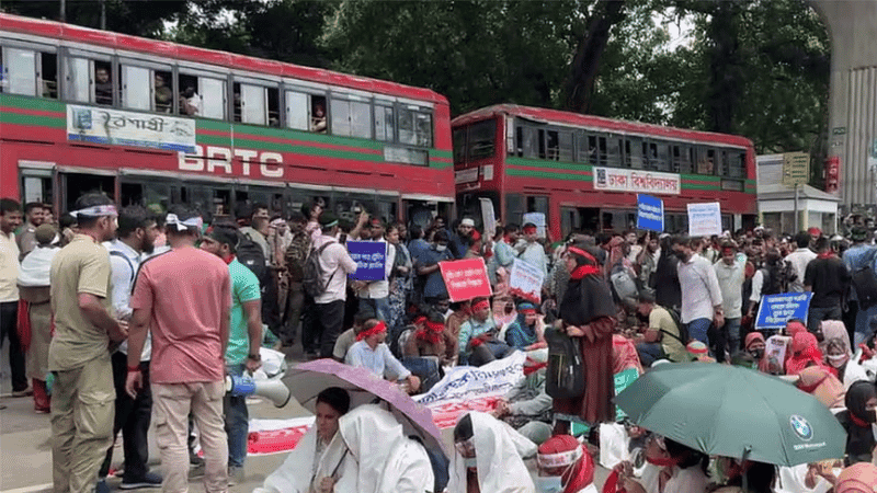 Primary teacher recruits stage sit-in over delayed appointment