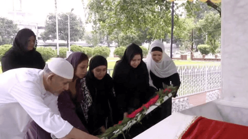 Zaima joins mother Zubaida Rahman in paying tribute to grandfather's graveyard