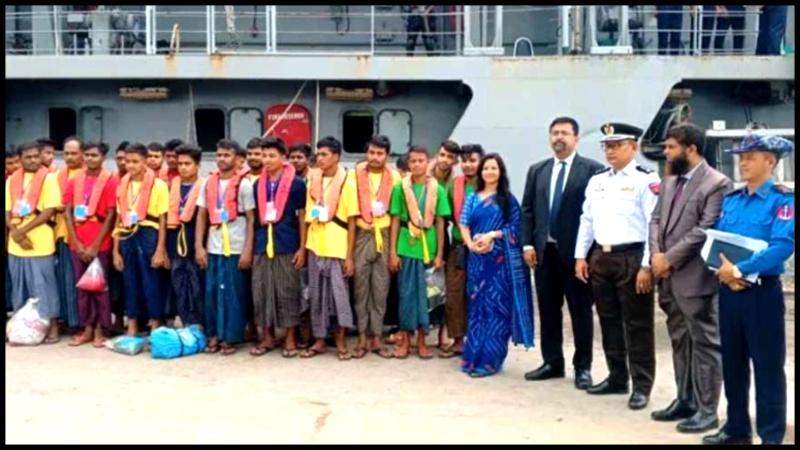 45 Bangladeshis return to Cox's Bazar completing prison sentences in Myanmar