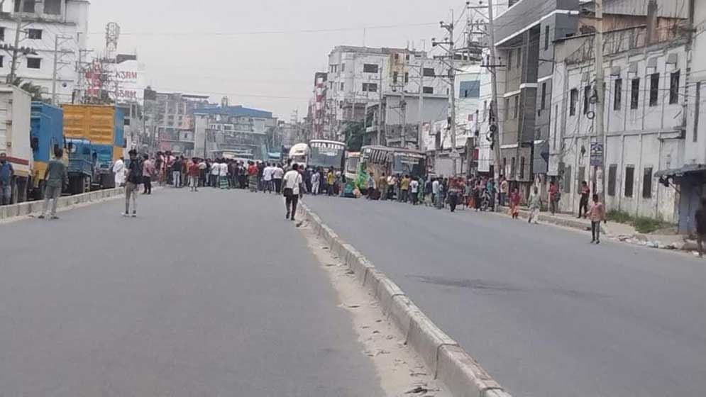 Gazipur RMG workers stage demo blocking Dhk-M'singh highway