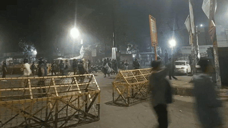Shahbagh turns into battlefield as police charge baton on protesters