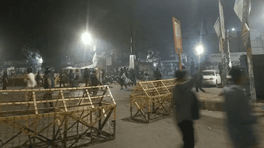 Shahbagh turns into battlefield as police charge baton on protesters