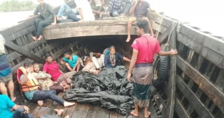 মেঘনায় ট্রলারডুবি: এক পুলিশসহ এখনও নিখোঁজ চারজন