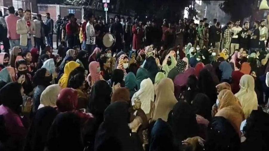 Titumir College students call for 'Barasat Barricade to North City' programme