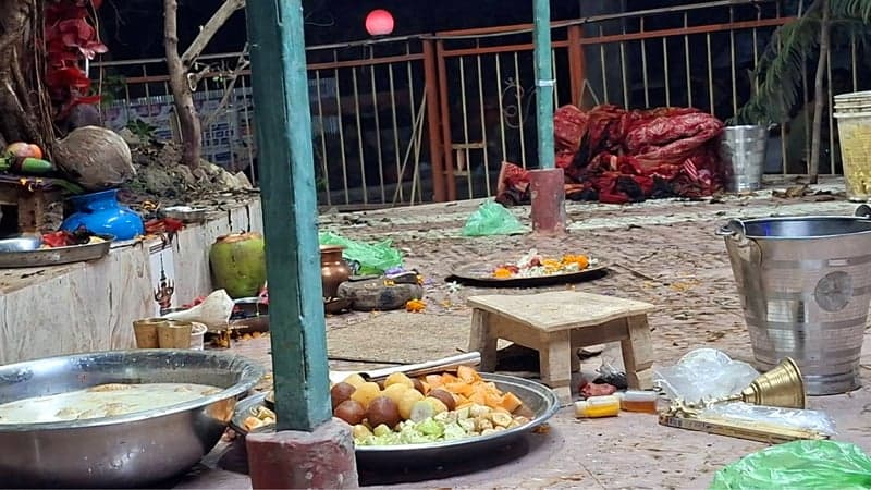 4 including priest injured in crude bomb blast at Cumilla temple