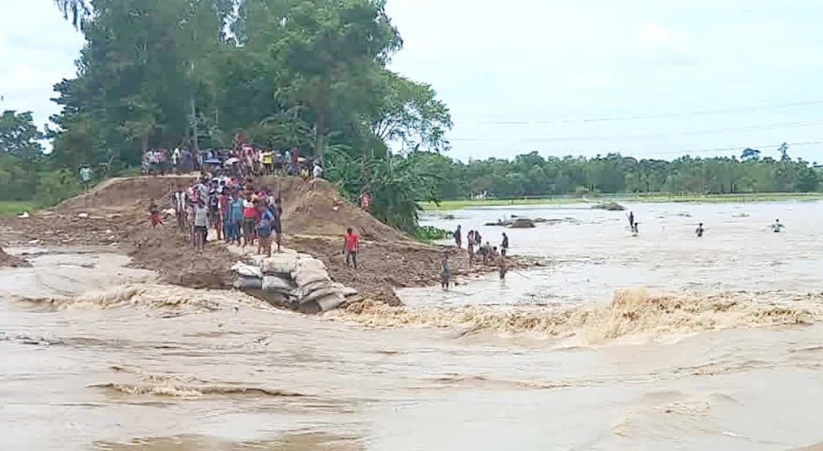 Khoyai River embankment breaks again in Habiganj, hundreds of families stranded