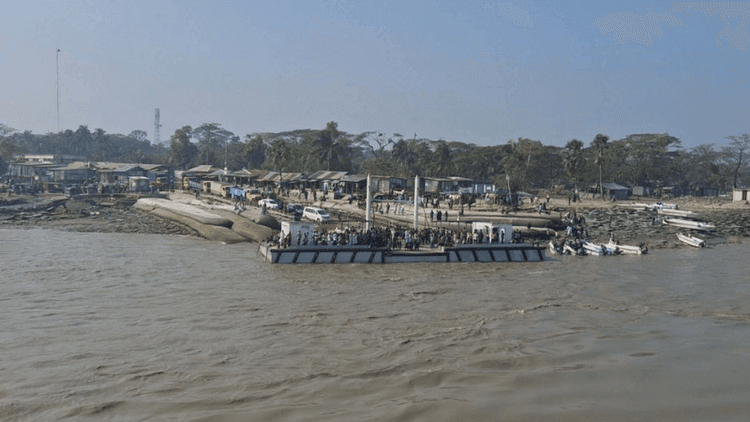 Rough weather severs Hatia's water link with mainland