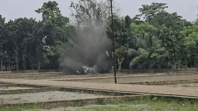Bomb-like device recovered outside Ashulia tea stall