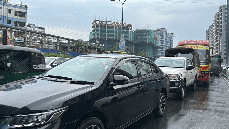 Heavy rain triggers waterlogging, snarls traffic in capital’s airport area