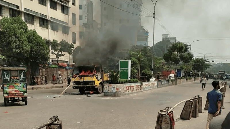 Clashes, arson erupt during footpath eviction drive in Mirpur