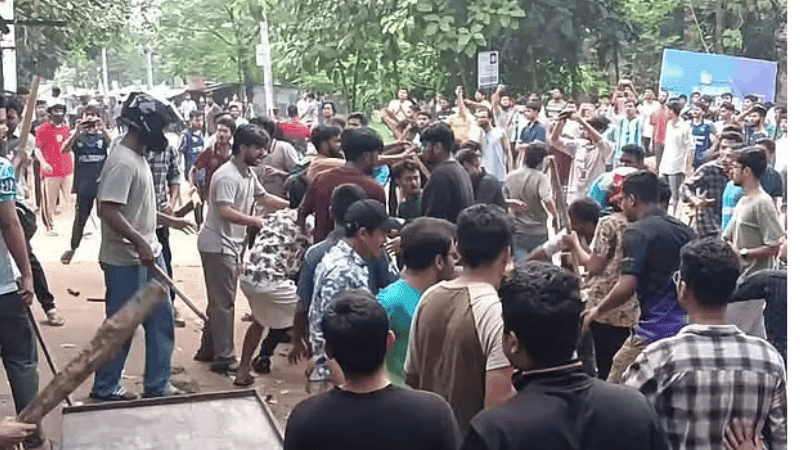 Clash between students of two JU halls over shop ownership, 9 injured