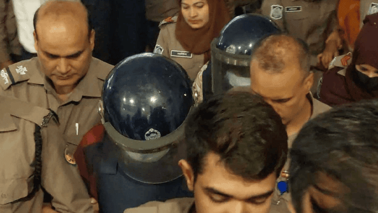 Biman Bangladesh Airlines MD, wife arrested