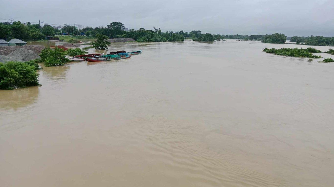 কুমিল্লায় প্রবল বর্ষণে বিপৎসীমায় গোমতীর পানি