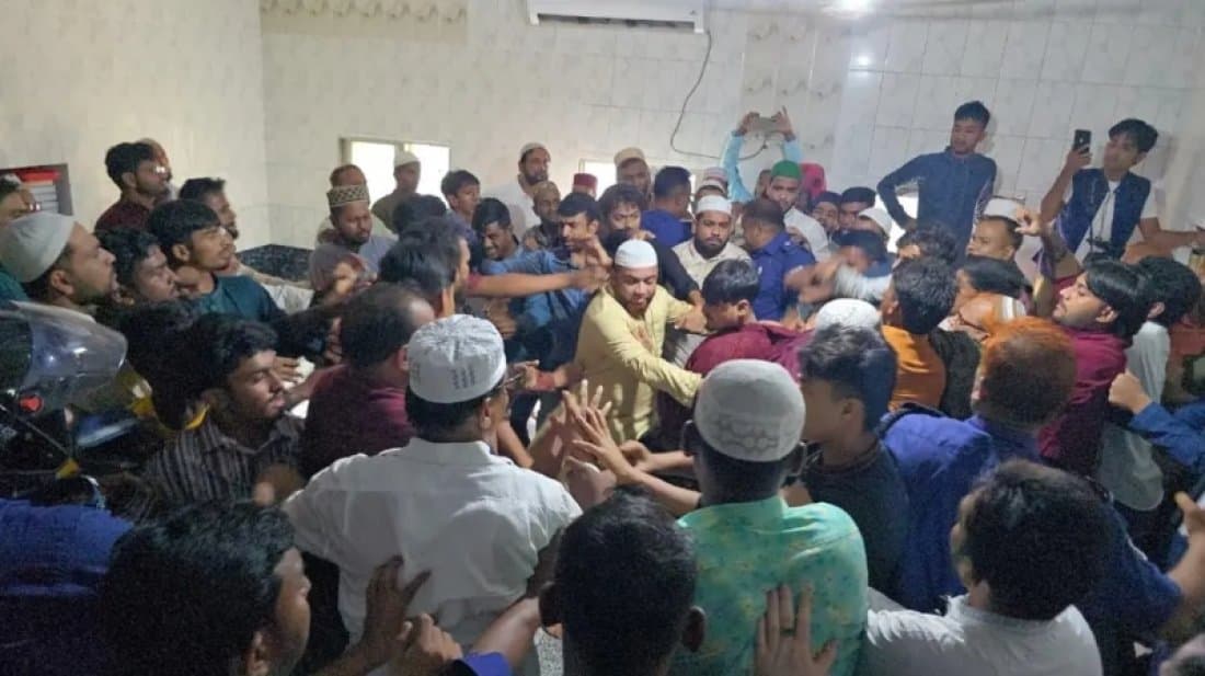 Scuffle at Pabna mosque over Friday prayer led by Nizami's son