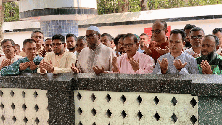 Abdul Qaiyum Chowdhury takes up office as SCC administrator