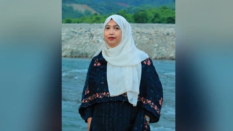 College teacher temporarily suspended for facebook post paying respects to Bangabandhu