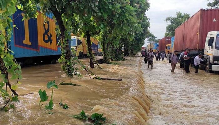 Traffic movement on Dhaka-Ctg highway resumes partially