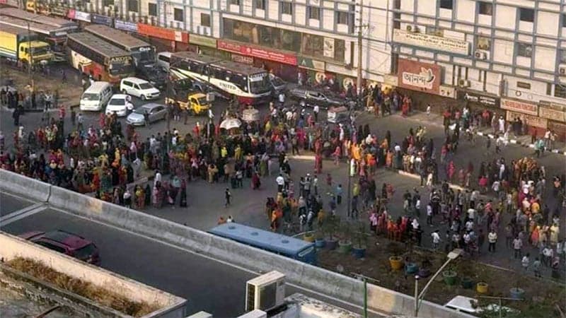 One killed in Banani accident, road block causes expressway jam