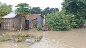 Padma water level begins to recede in Chapainawabganj