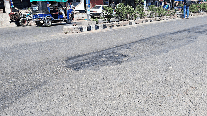 Road asphalt melts in heat in Chuadanga