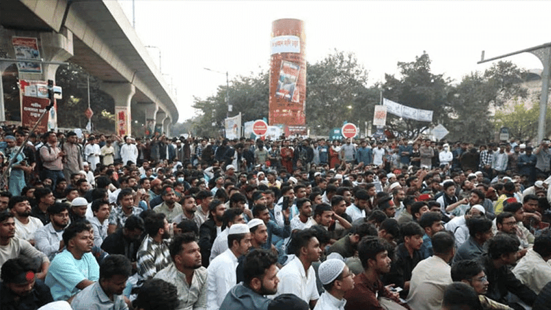 Protesters block Shahbagh intersection, traffic halted