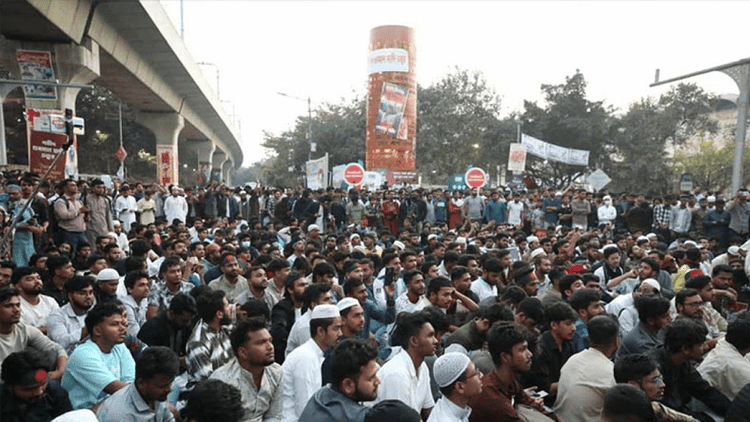 Protesters block Shahbagh intersection, traffic halted