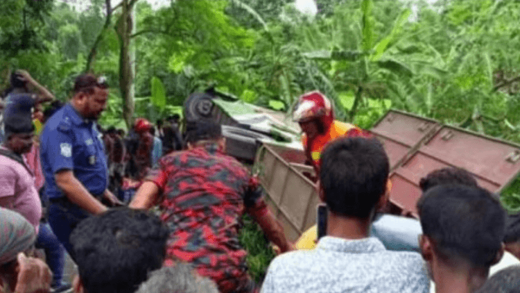 3 killed, dozens hurt in Magura road crash