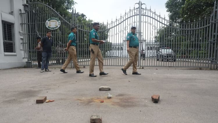 Cocktail explosion near Supreme Court after death sentence verdict for 7 AL leaders