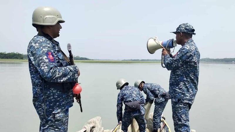 Navy deploys 17 warships to protect spawning hilsa