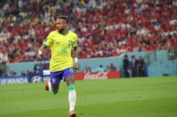 Neymar enters as Brazil cruise against Scotland