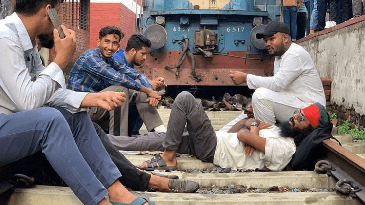 Protesters block railway in Rajshahi over dissatisfaction with allocated train
