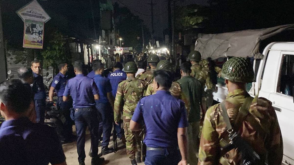 Clash between Shibir and BNP activists in Noakhali leaves 20 injured