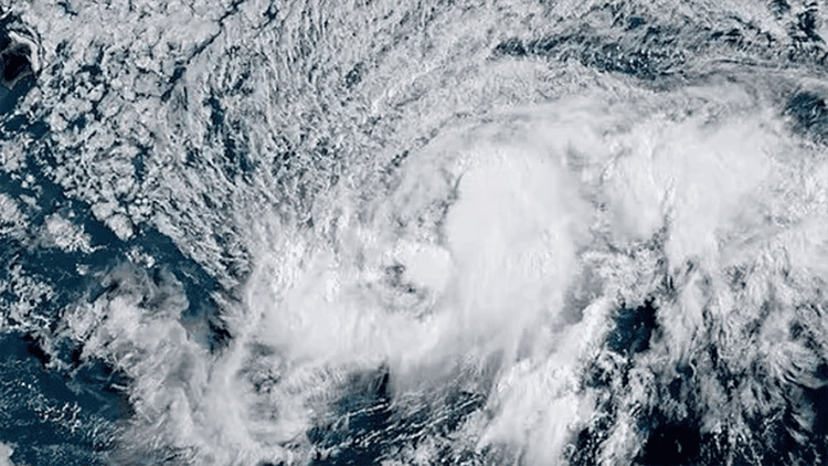 Hurricane Lala lashes Hawaii, leaves more than 42,000 without power