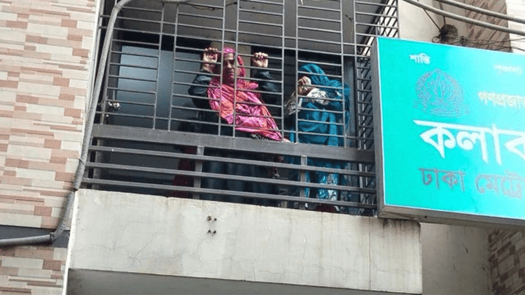 Four arrested for placing flowers at Dhanmondi 32, sued under Anti-Terrorism Act