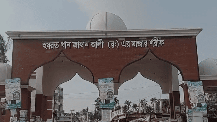 Police deployed at Khan Jahan Ali shrine in Bagerhat after Kushtia attack