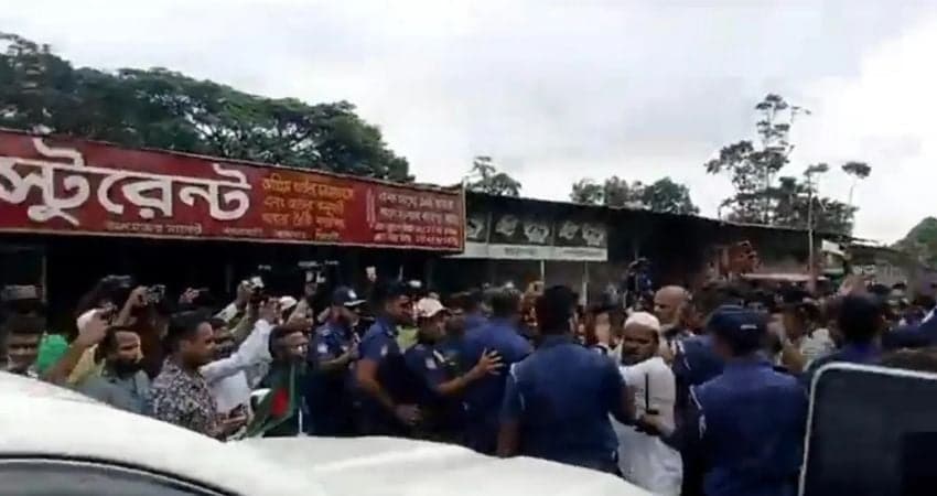 Stone workers protest in Sylhet, block 2 advisers convoy