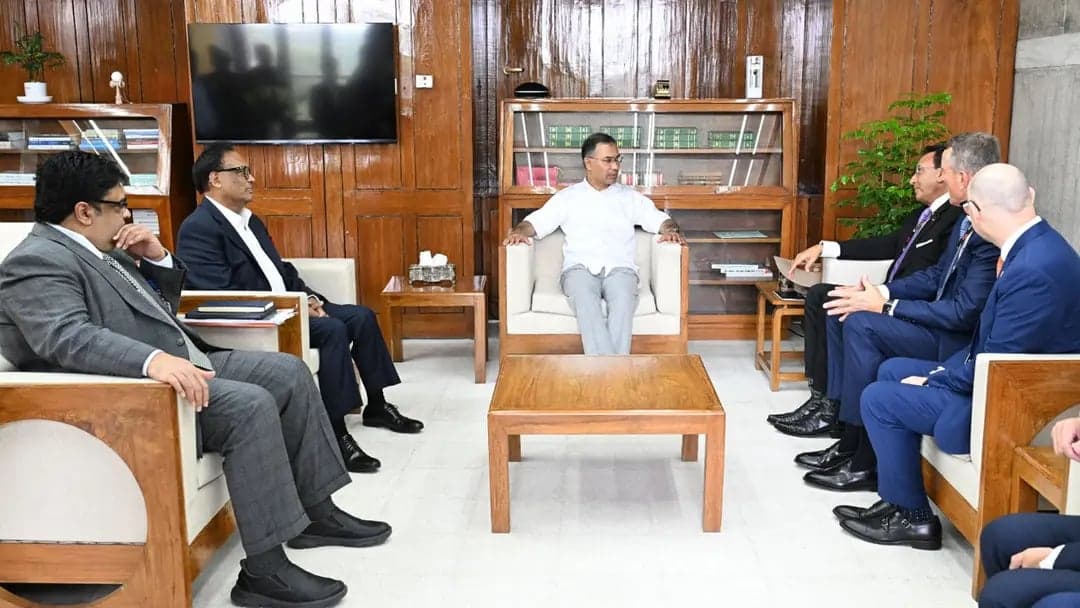 PM meets Veon chairman, urges affordable smartphones, internet